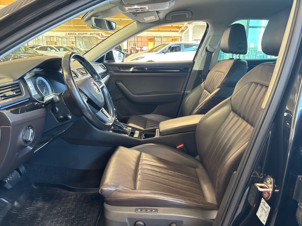 Skoda Superb 2016 Musta