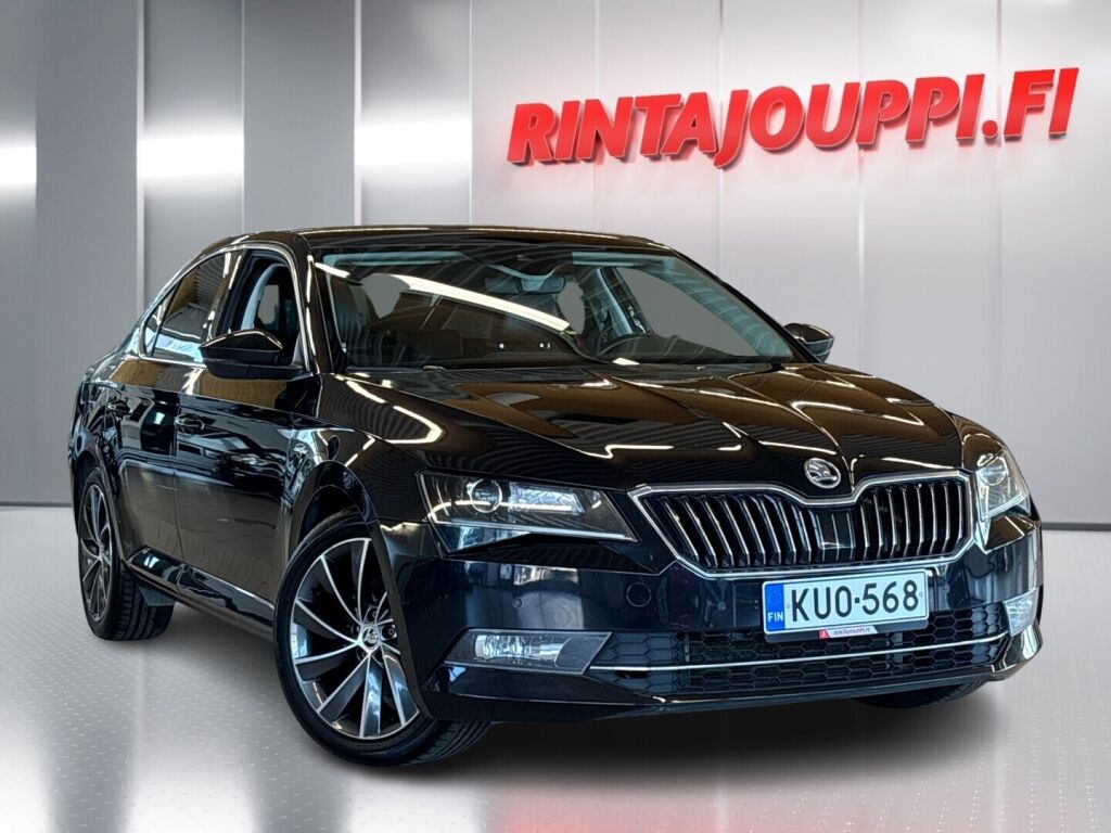 Skoda Superb 2016 Musta