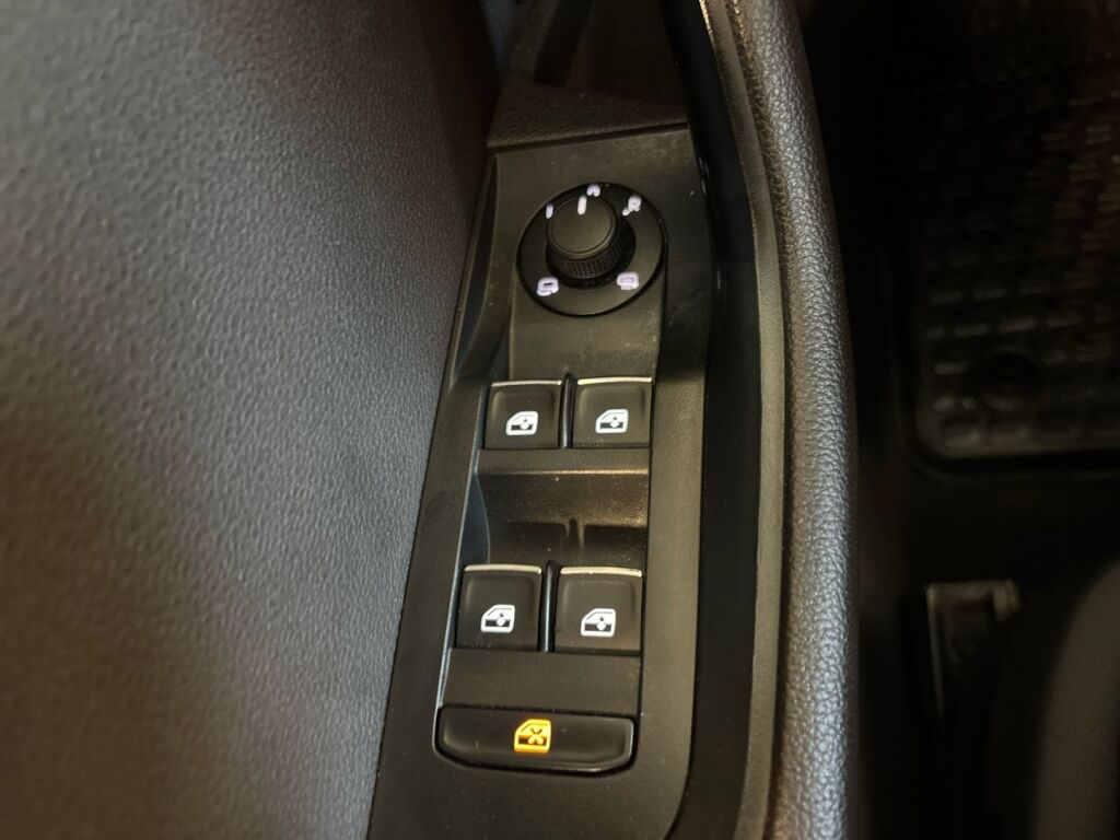 Skoda Superb 2016 Musta