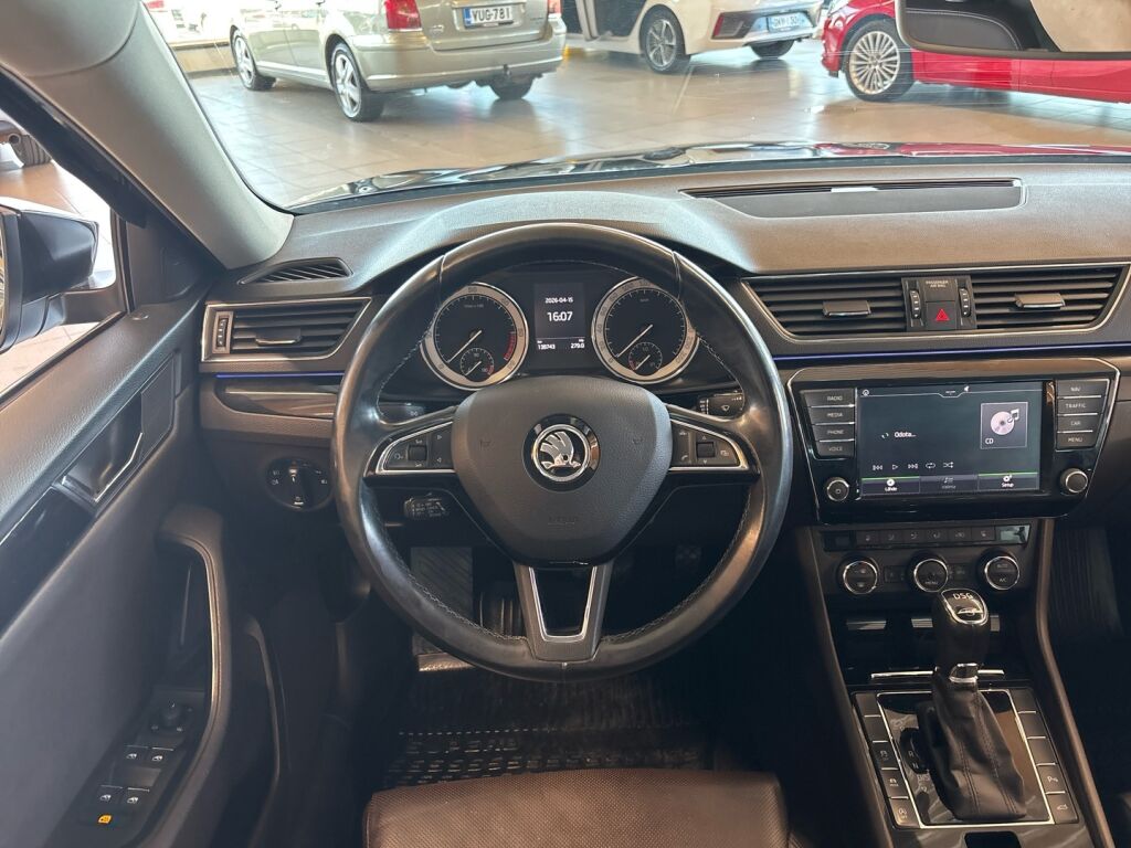 Skoda Superb 2016 Musta