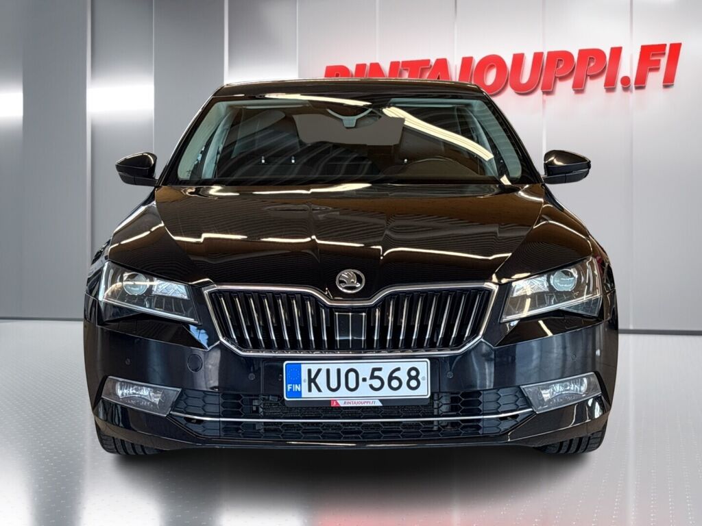 Skoda Superb 2016 Musta
