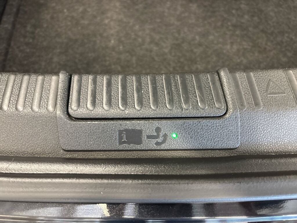 Skoda Superb 2016 Musta