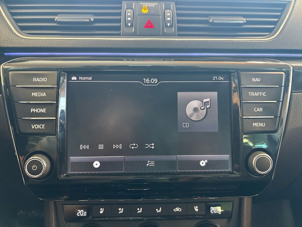 Skoda Superb 2016 Musta