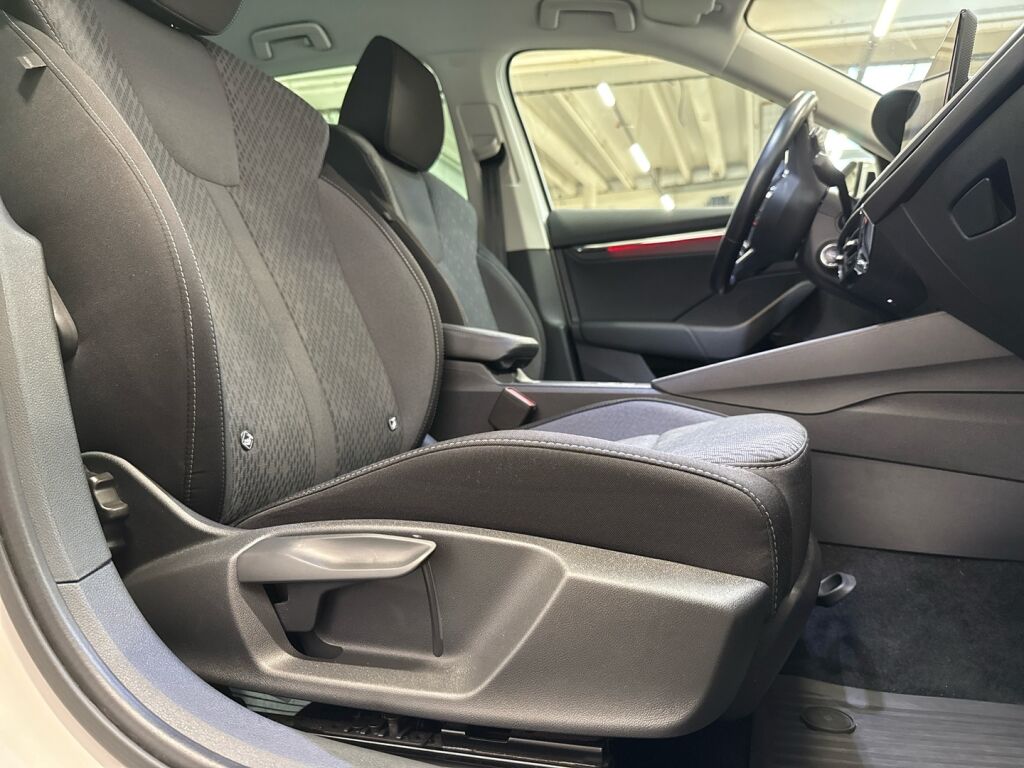 Skoda Octavia 2022 Valkoinen