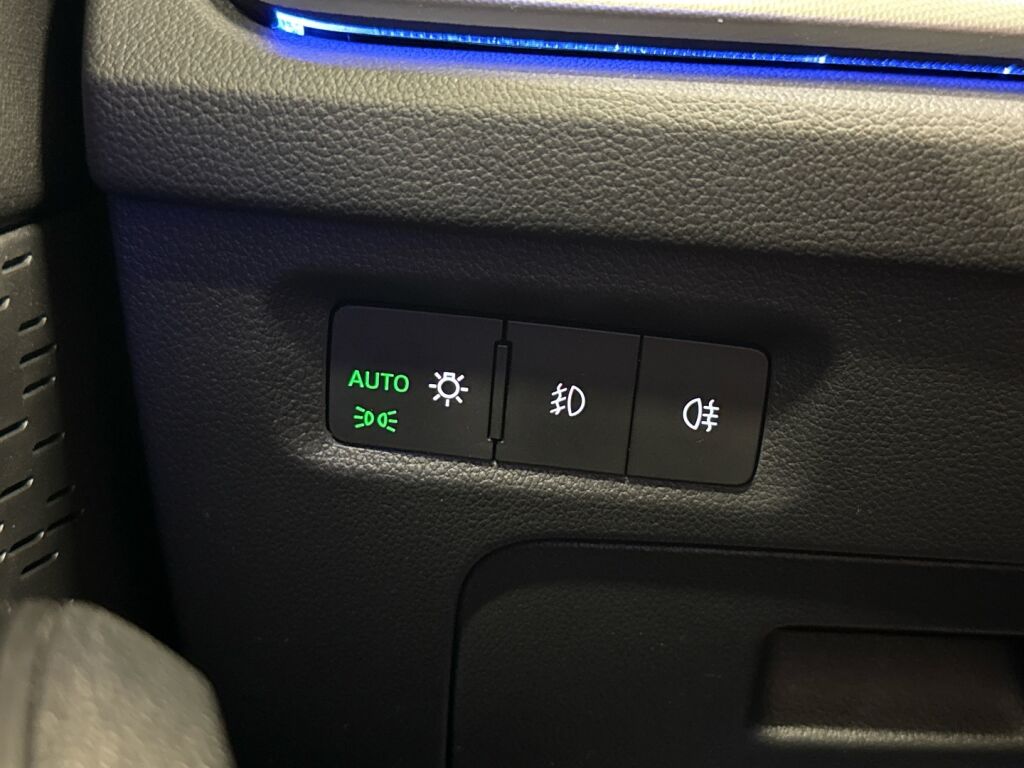 Skoda Octavia 2022 Valkoinen