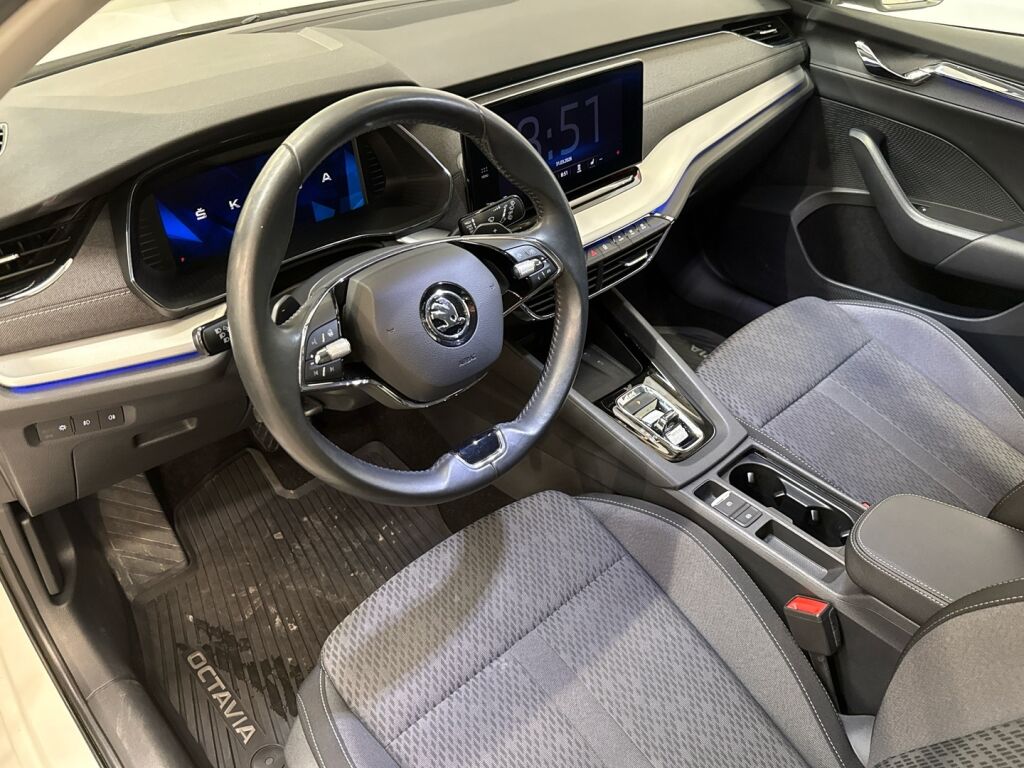 Skoda Octavia 2022 Valkoinen