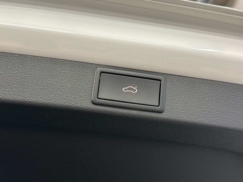 Skoda Octavia 2022 Valkoinen