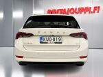 Skoda Octavia 2022 Valkoinen
