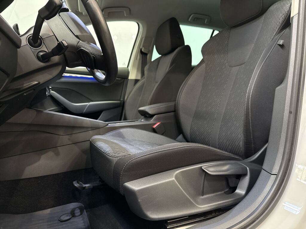 Skoda Octavia 2022 Valkoinen