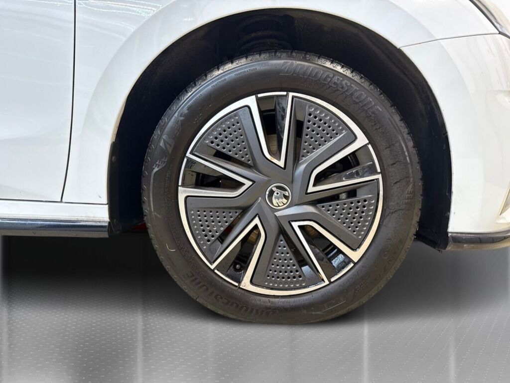 Skoda Fabia 2023 Valkoinen