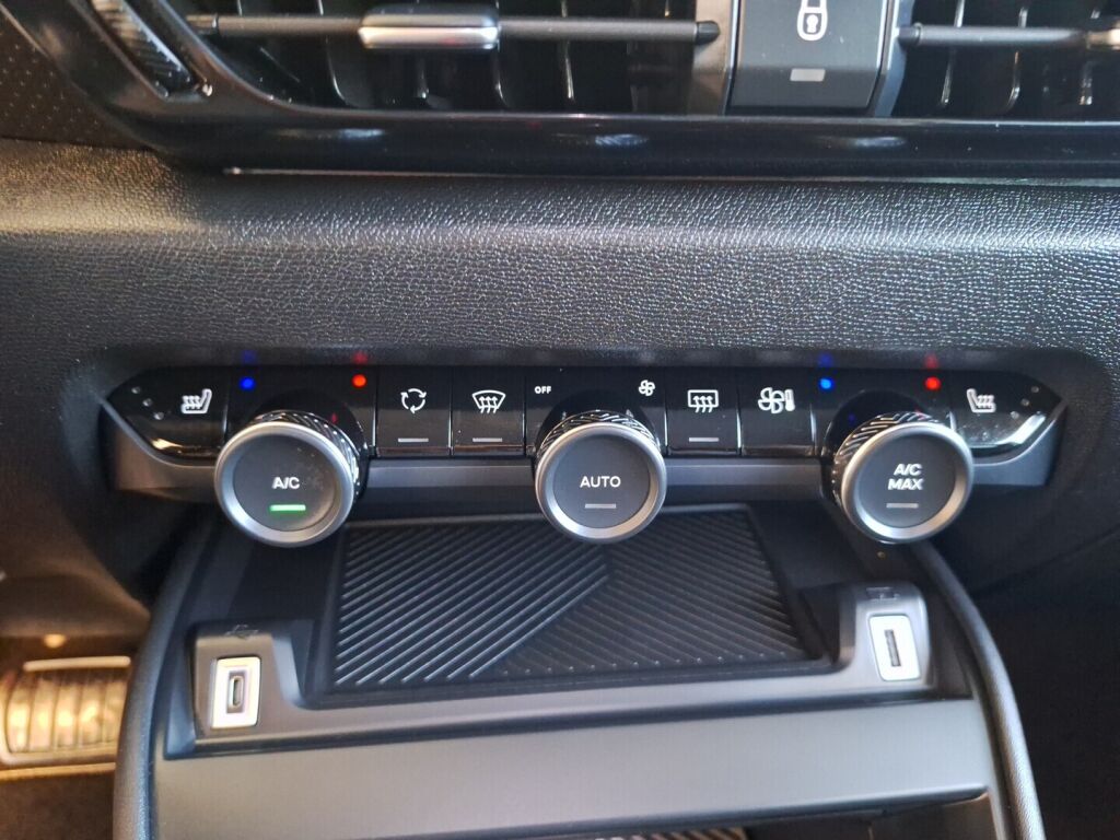 Citroen C4 2022 Punainen