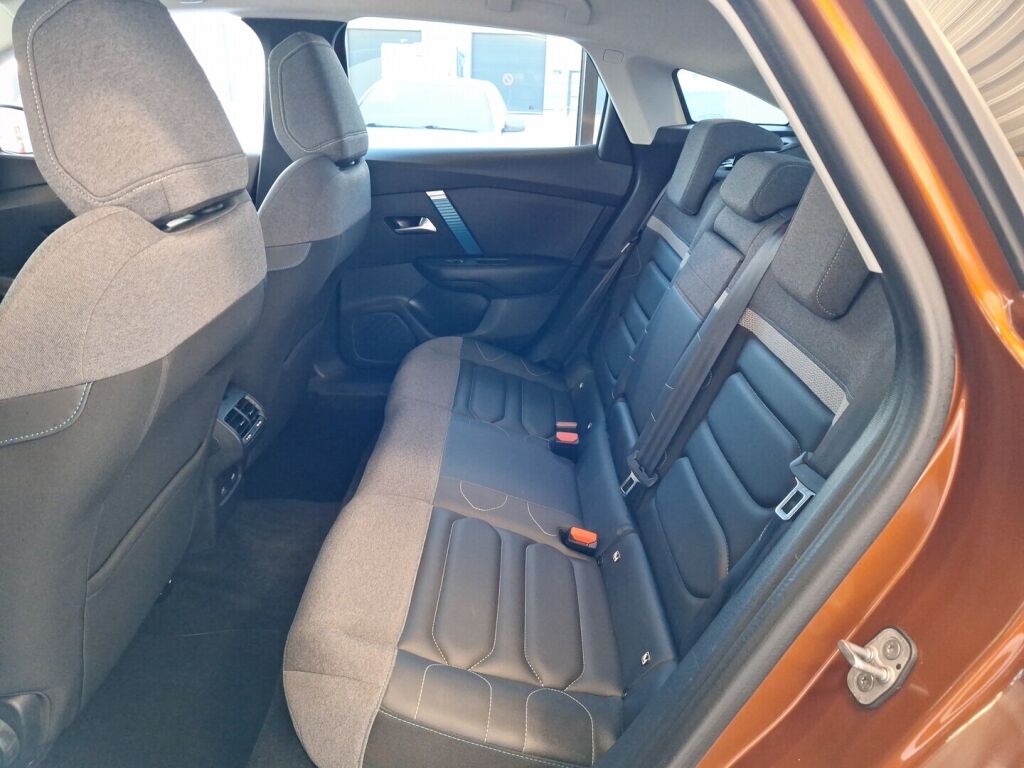 Citroen C4 2022 Punainen