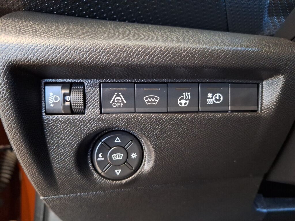 Citroen C4 2022 Punainen