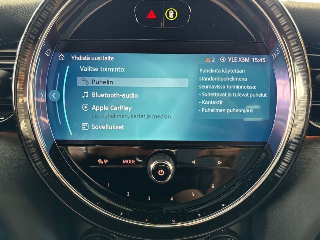 Mini Hatchback 2022 Musta