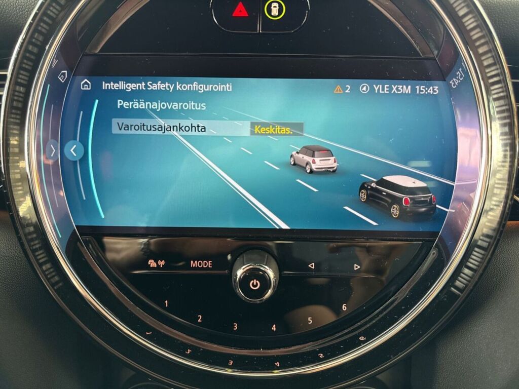 Mini Hatchback 2022 Musta