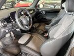 Mini Hatchback 2022 Musta