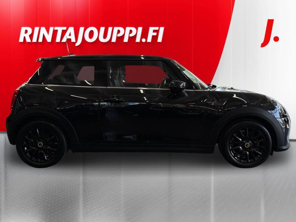 Mini Hatchback 2022 Musta