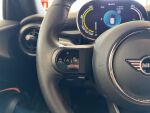 Mini Hatchback 2022 Musta
