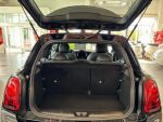 Mini Hatchback 2022 Musta