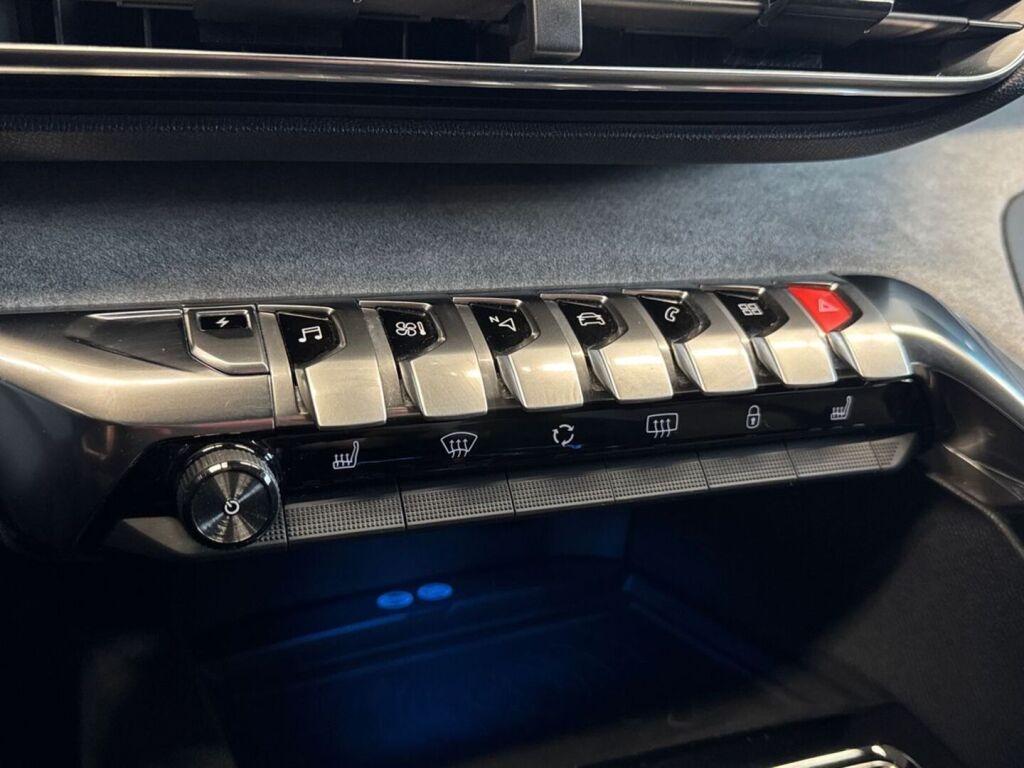 Peugeot 3008 2020 Musta