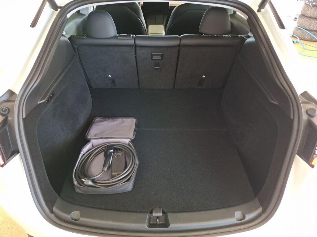 Tesla Model Y 2022 Valkoinen