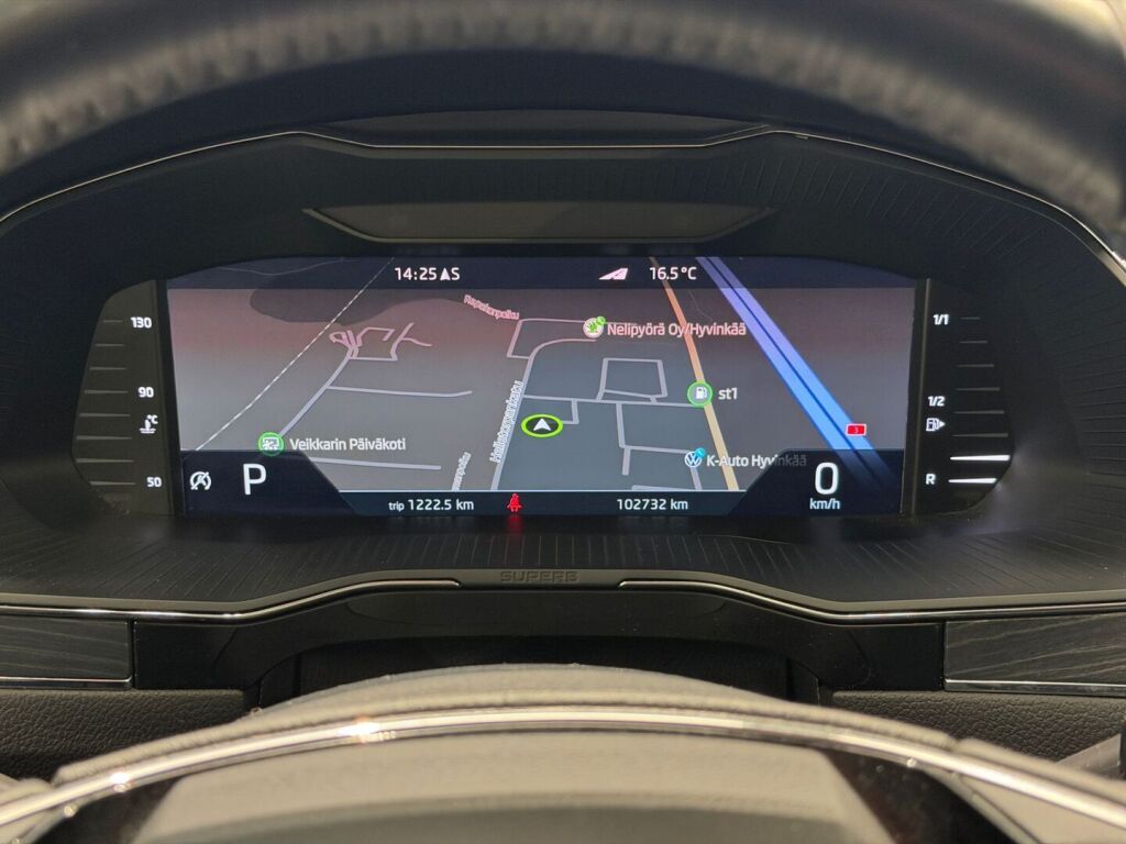 Skoda Superb 2022 Musta