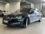 Skoda Superb 2022 Musta