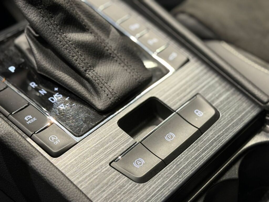 Skoda Superb 2022 Musta