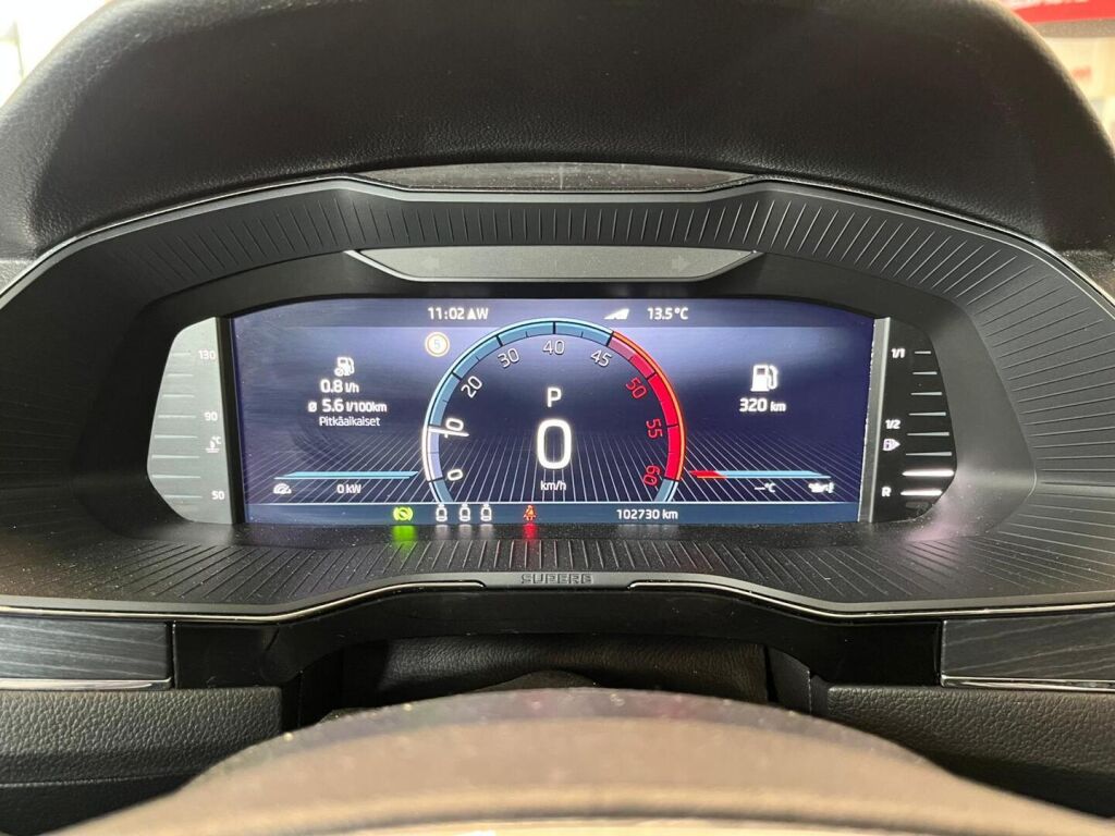 Skoda Superb 2022 Musta