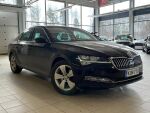 Skoda Superb 2022 Musta