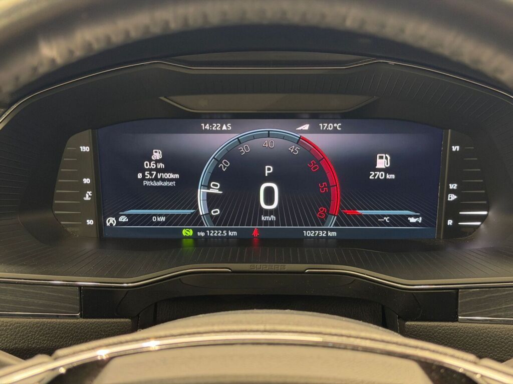 Skoda Superb 2022 Musta