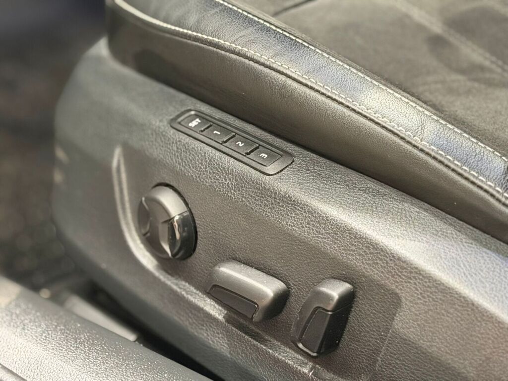 Skoda Superb 2022 Musta