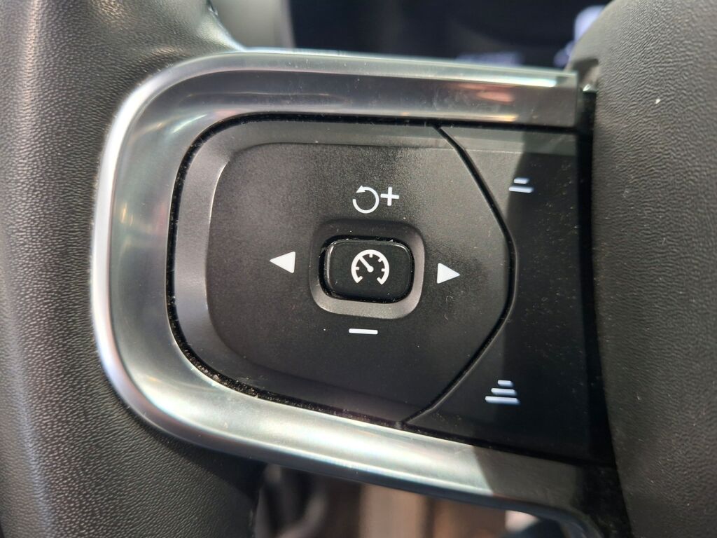 Volvo XC40 2022 Valkoinen