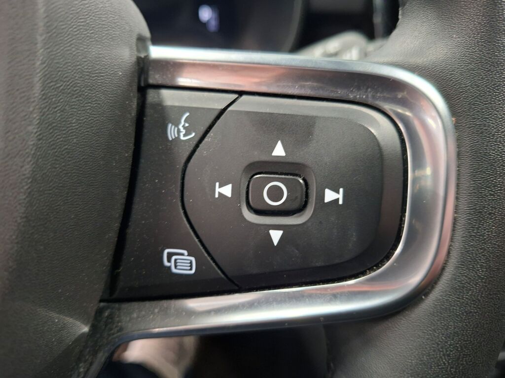 Volvo XC40 2022 Valkoinen