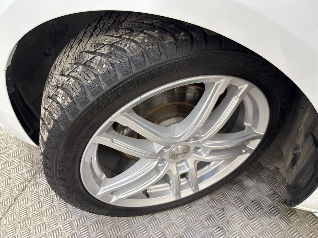 Audi A4 2023 Valkoinen