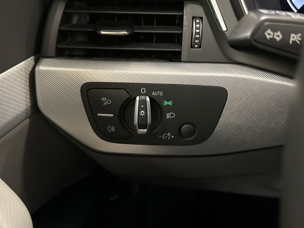 Audi A4 2023 Valkoinen