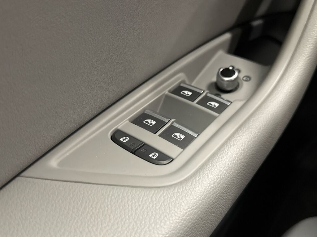 Audi A4 2023 Valkoinen