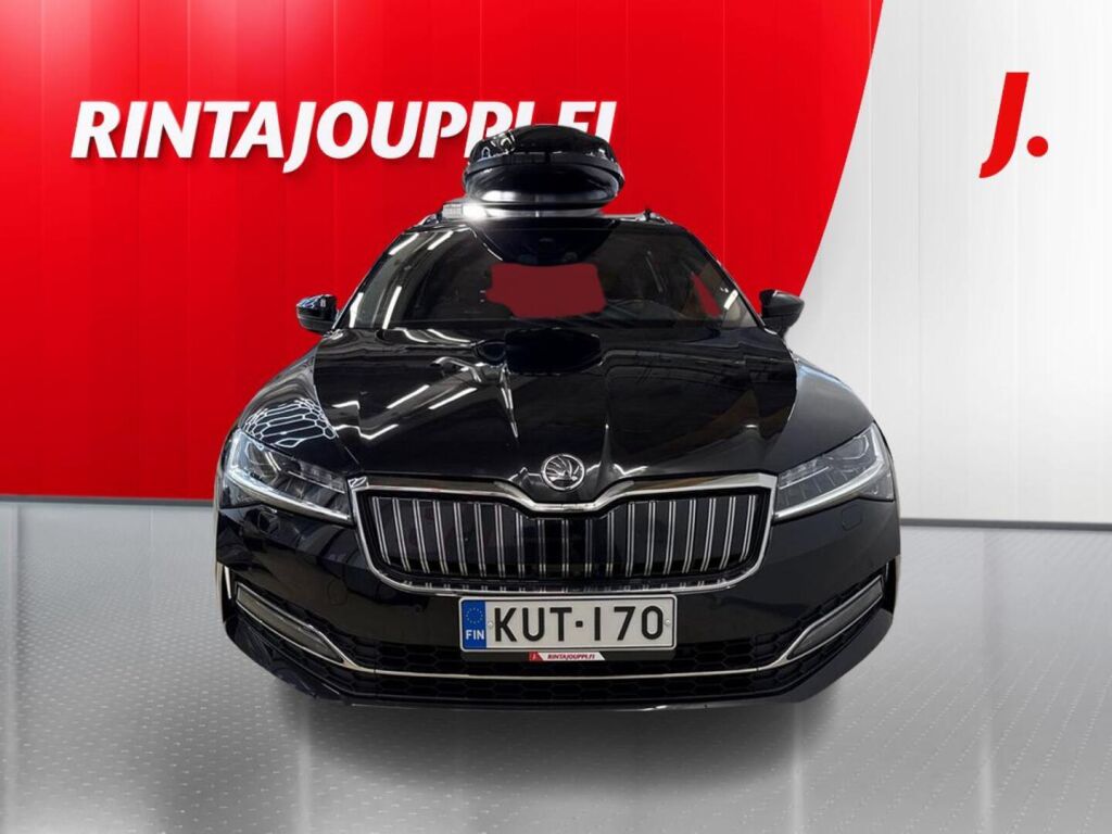 Skoda Superb 2023 Musta