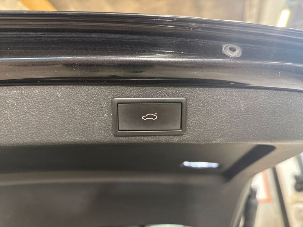 Skoda Superb 2023 Musta