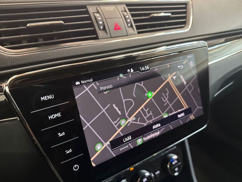 Skoda Superb 2023 Musta