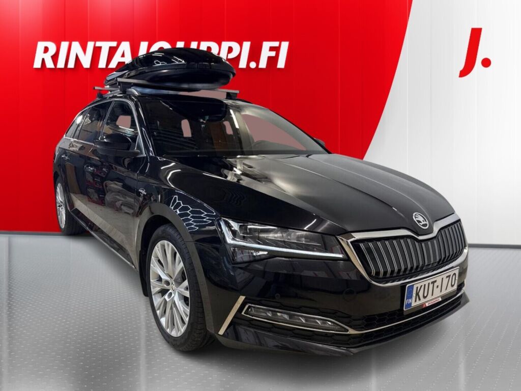 Skoda Superb 2023 Musta