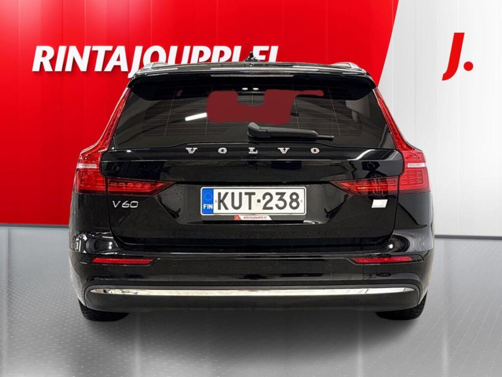 Volvo V60 2023 Musta