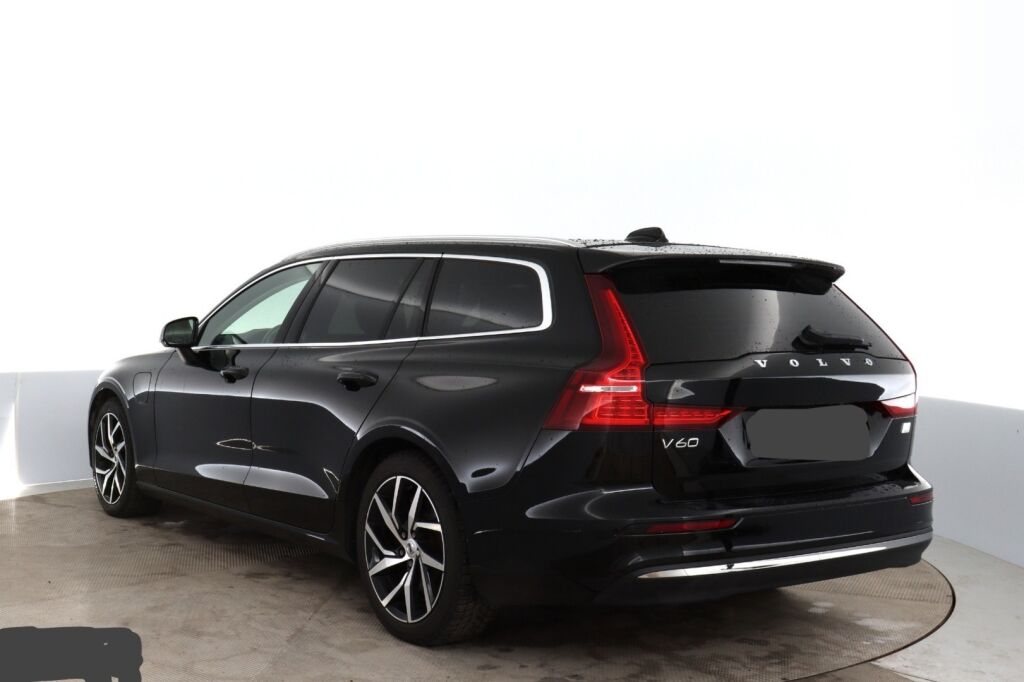 Volvo V60 2023 Musta