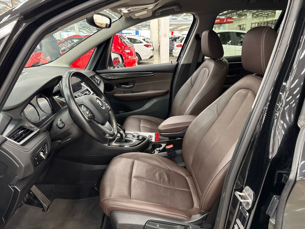 BMW 218 2022 Musta