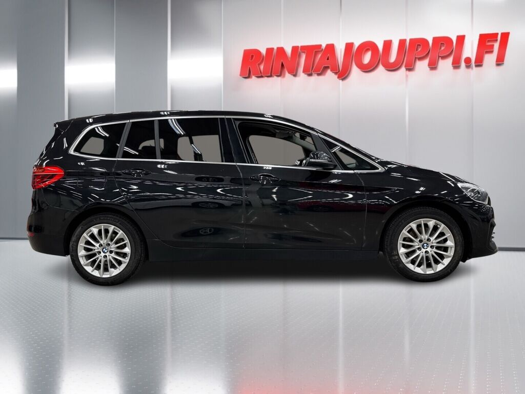 BMW 218 2022 Musta