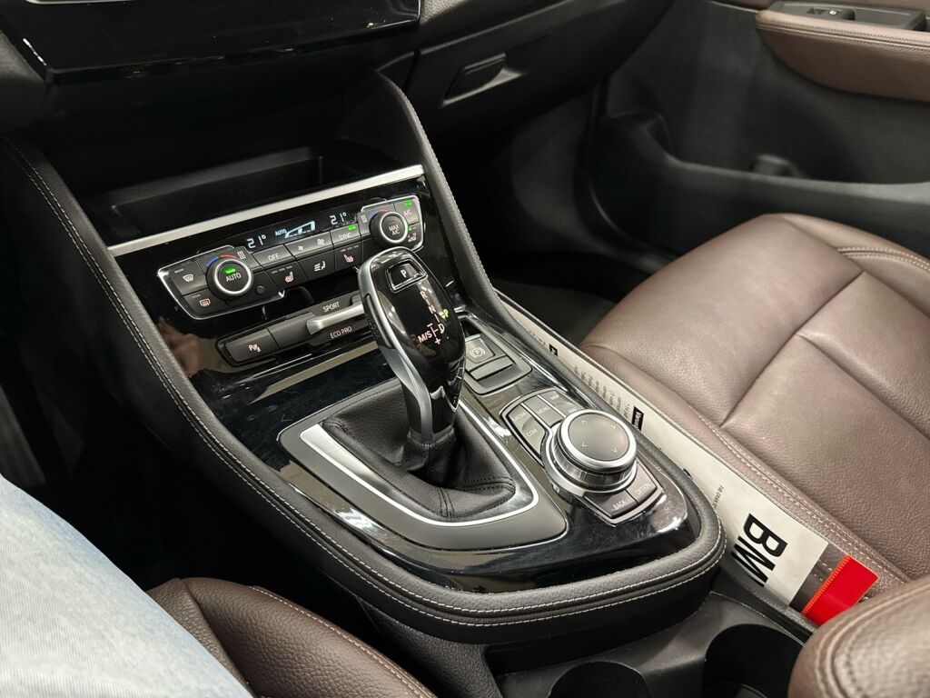 BMW 218 2022 Musta