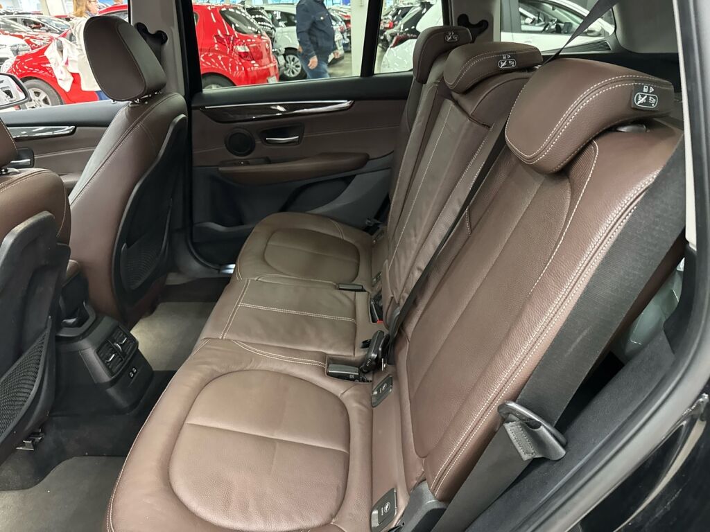 BMW 218 2022 Musta