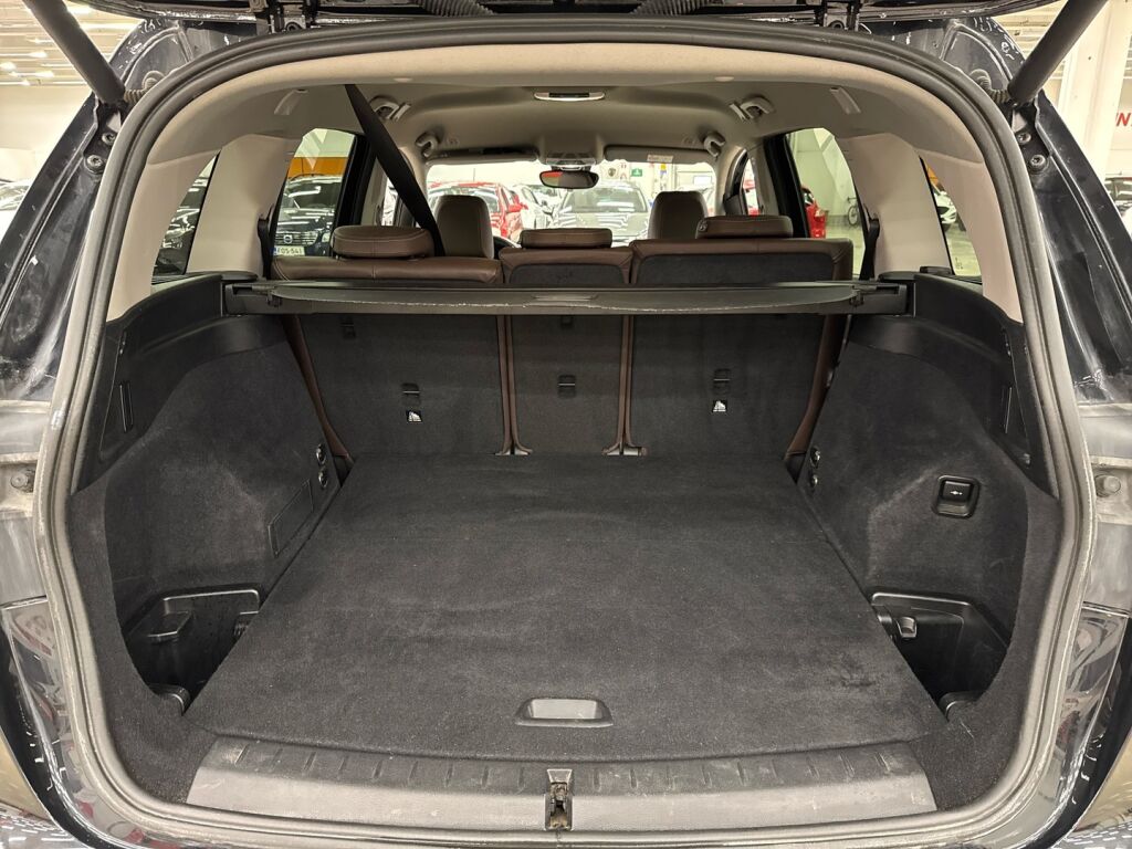 BMW 218 2022 Musta