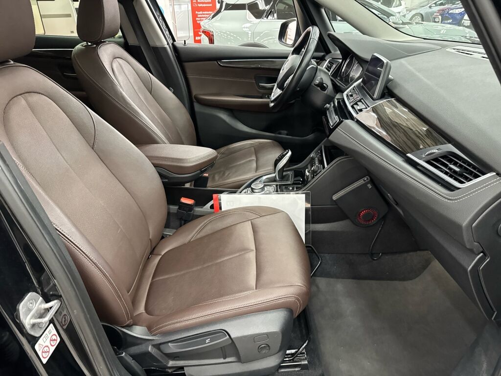 BMW 218 2022 Musta