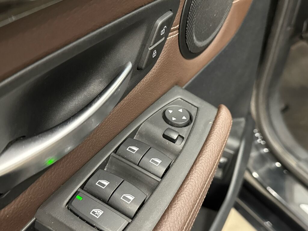 BMW 218 2022 Musta
